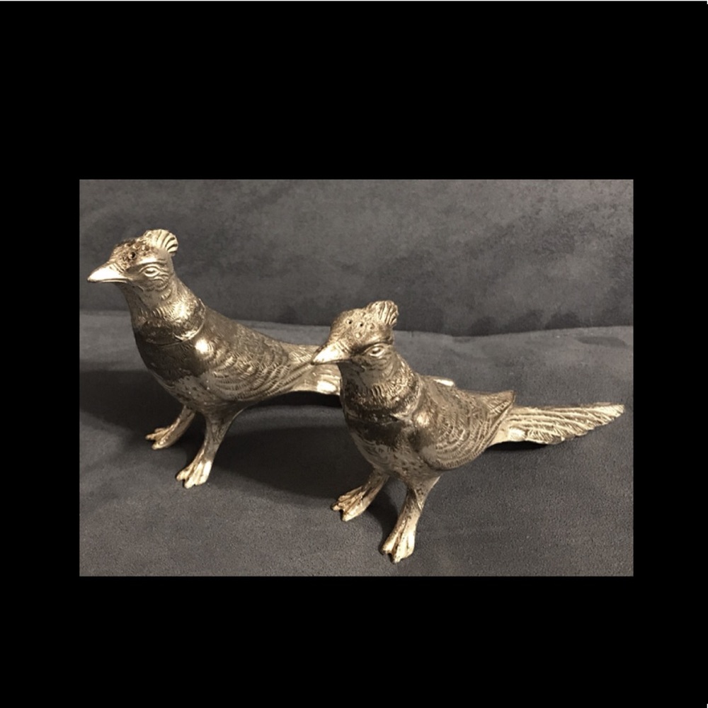 Vintage birds salt and pepper shaker.EVC
